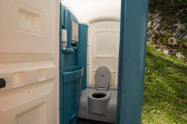 Portable Toilet Options We Offer in De Leon Springs, FL